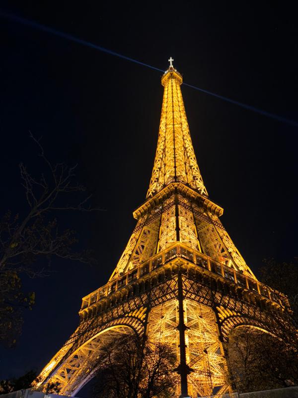 巴黎铁塔下.JPG